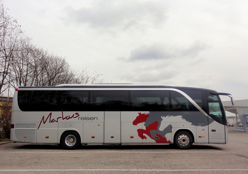 SETRA S415 HD von MARKUS Reisen aus Italien am 30.11.2012 in Krems an der Donau gesehen.