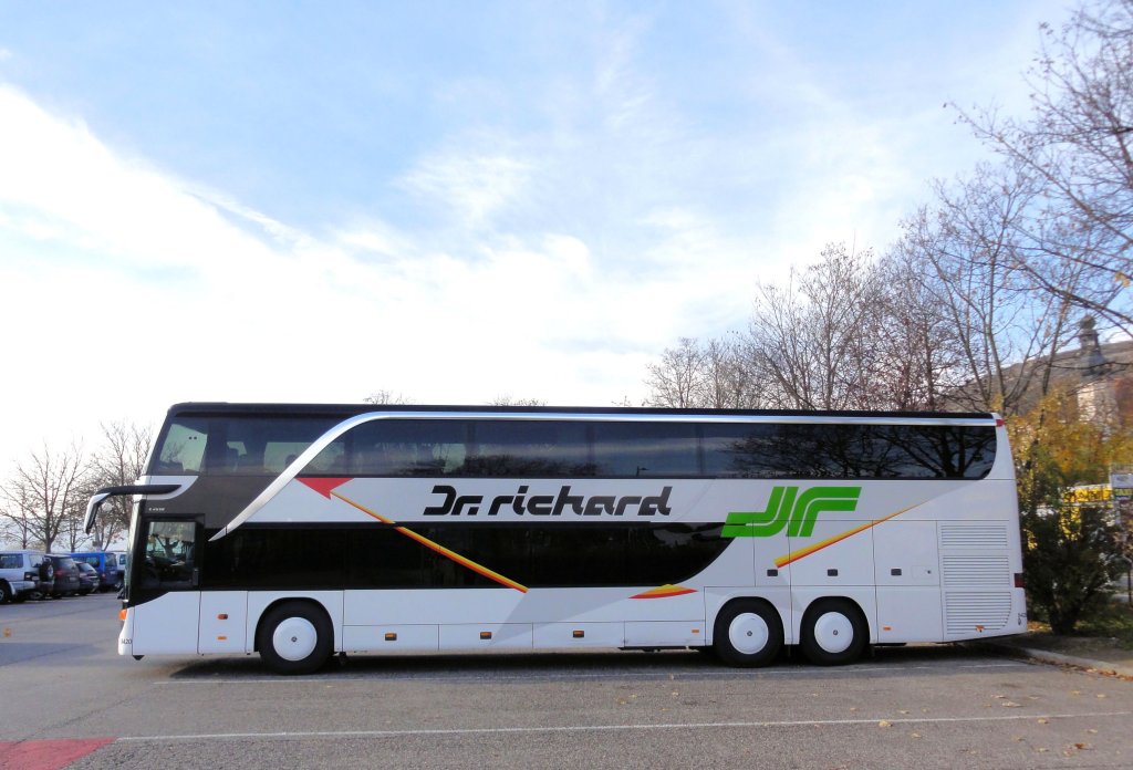 SETRA S431 DT von DR. RICHARD aus Wien im November 2012 in Krems gewesen.