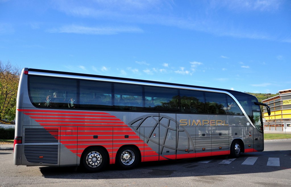 SETTRA S 416 HDH von Busreisen SIMPERL aus Deutschland am 5.10.2012 in Krems an der Donau.