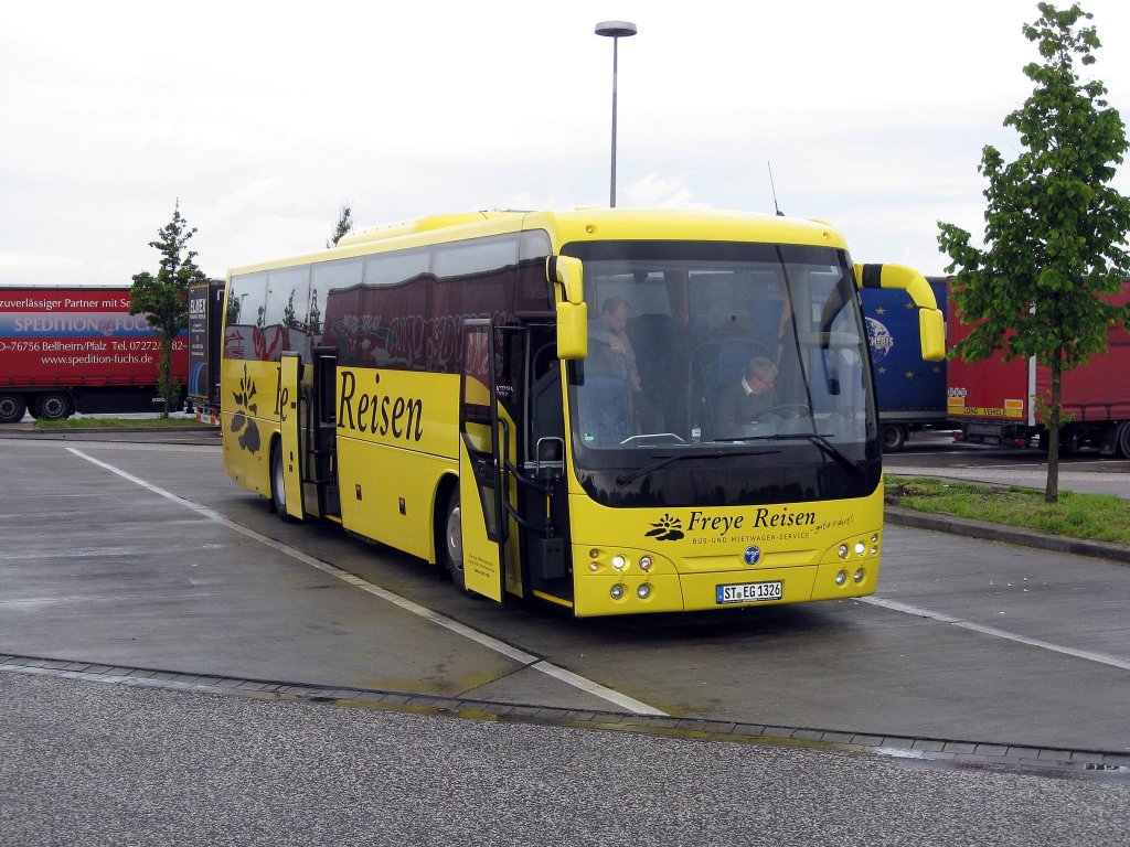 Temsa Reisebus der Fa. Freye am 29.5.2013 bei Halle.
Keine Ahnung was genau es fr ein Typ ist. 