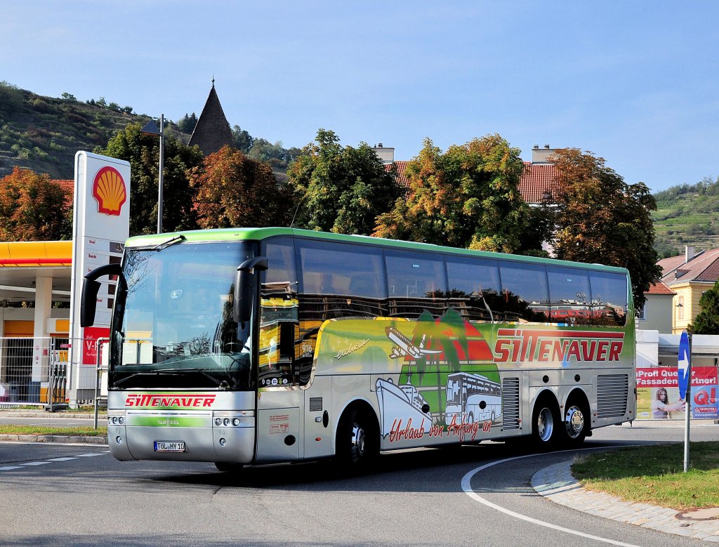 VAN HOOL  T916 ACRON von SITTENAUER Reisen aus der BRD am 23.9.2012 in Krems an der Donau gesehen.