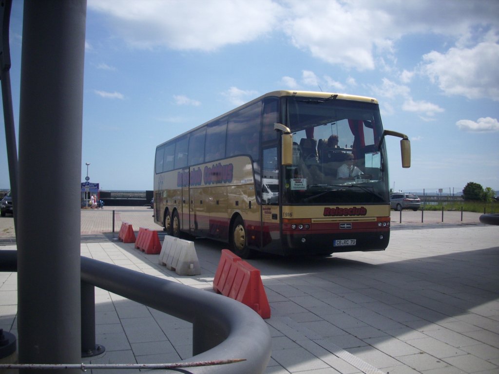 Van Hool T916 vom Reiseclub Cottbus aus Deutschland im Stadthafen Sassnitz.