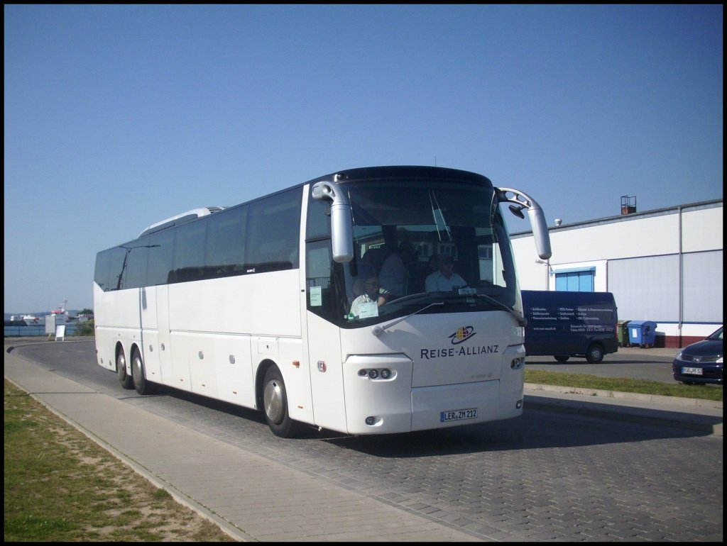 VDL Bova Magiq von Reise-Allianz/Schtz Reisedienst aus Deutschland im Stadthafen Sassnitz.