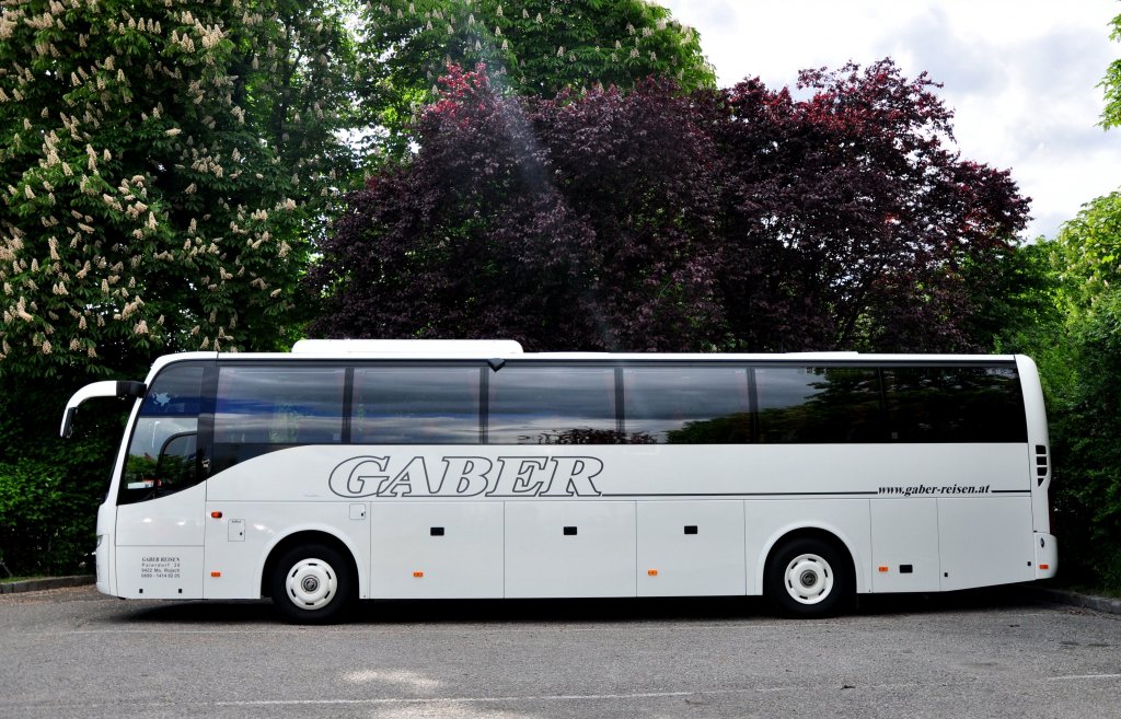 VOLVO 9700 von GABER Reisen aus Wien am 13.5.2013 in Krems an der Donau.