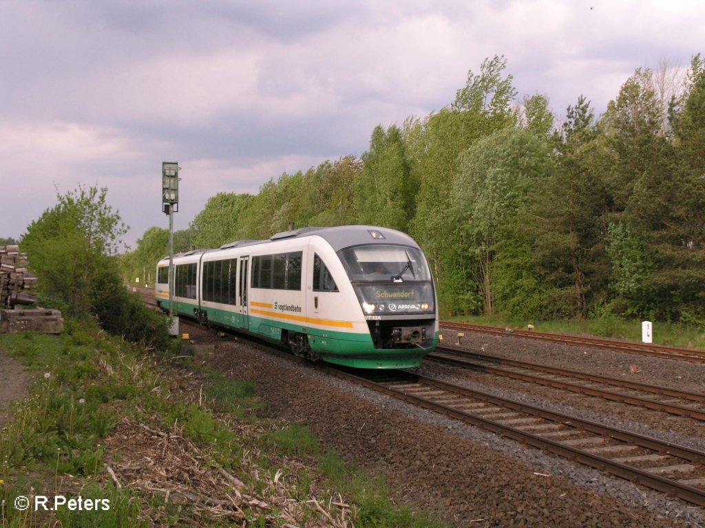 VT13 bei Sch�nfeld auf dem Weg nach Schwandorf. 14.05.08