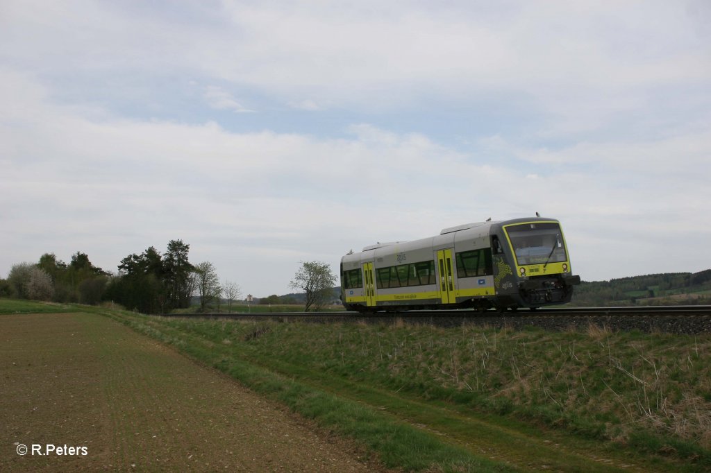 VT650.734 auf dem R�ckweg als ag84558 Marktredwitz - Kirchenlaibach bei Waldershof. 29.04.12