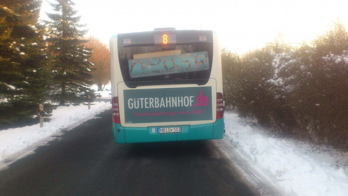 .... und dann hat auch der Citaro NB SW 583 seine neue Werbung fr den Gterbahnhof bekommen wie schon andere Wagen in letzter Zeit
.....aber die Werbung fr die Schulpartnerschaft die NEU.SW bernommen hat ist ihm erhalten geblieben