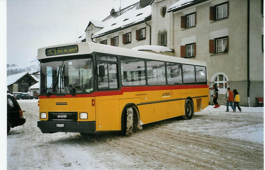(082'409) - PostAuto Graubnden - GR 102'342 - NAW/Hess (ex P 24'458) am 1. Januar 2006 beim Bahnhof Scuol-Tarasp