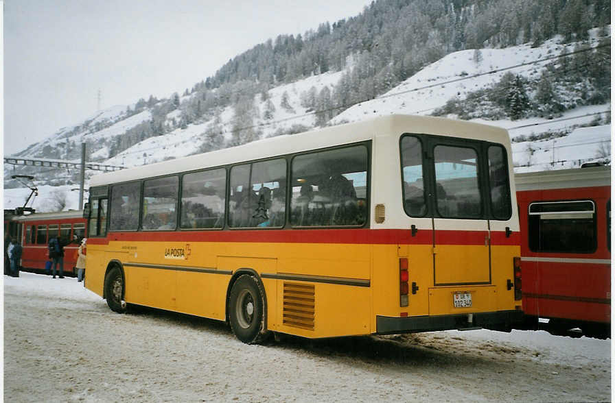 (082'412) - PostAuto Graubnden - GR 102'340 - NAW/Hess (ex P 24'456) am 1. Januar 2006 beim Bahnhof Scuol-Tarasp
