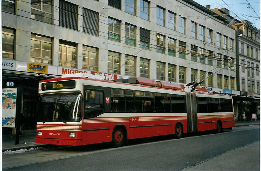 (082'512) - VB Biel - Nr. 80 - NAW/Hess Gelenktrolleybus am 6. Januar 2006 in Biel, Guisanplatz