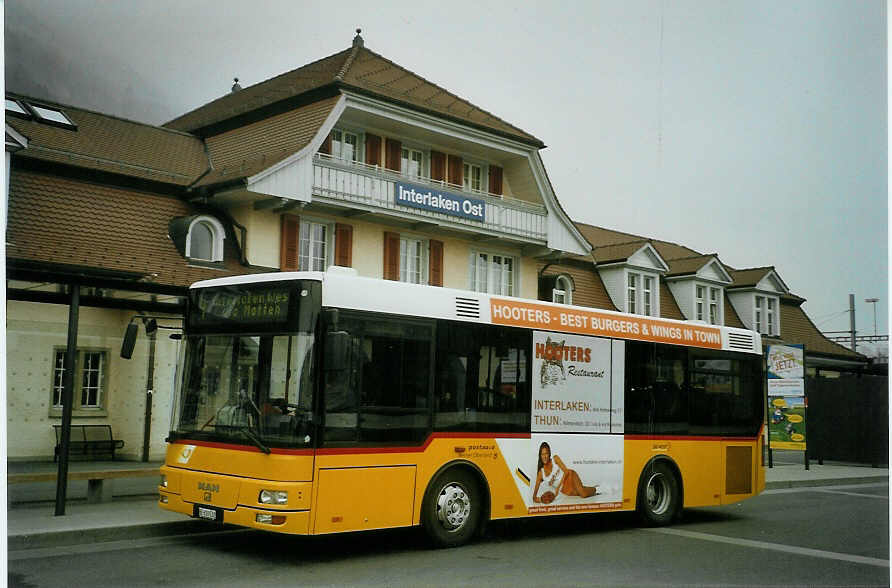 (083'314) - PostAuto Bern - BE 610'532 - MAN/Gppel (ex P 23'033) am 25. Februar 2006 beim Bahnhof Interlaken Ost
