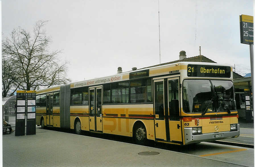(084'301) - STI Thun - Nr. 63/BE 433'663 - Mercedes am 15. April 2006 beim Bahnhof Thun