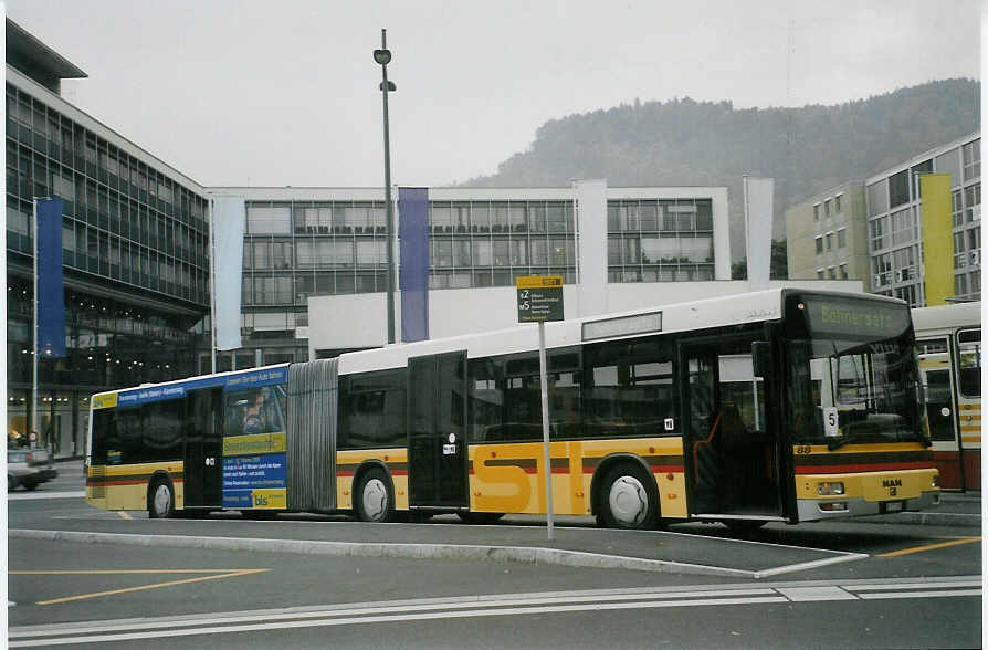 (084'402) - STI Thun - Nr. 88/BE 572'088 - MAN am 29. April 2006 beim Bahnhof Thun