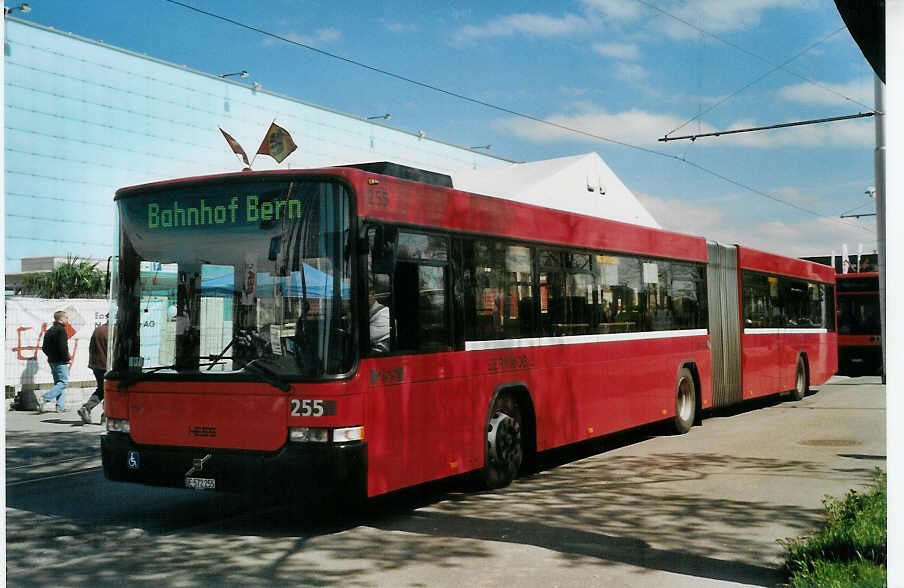 (084'525) - Bernmobil, Bern - Nr. 255/BE 572'255 - Volvo/Hess am 30. April 2006 in Bern, Guisanplatz