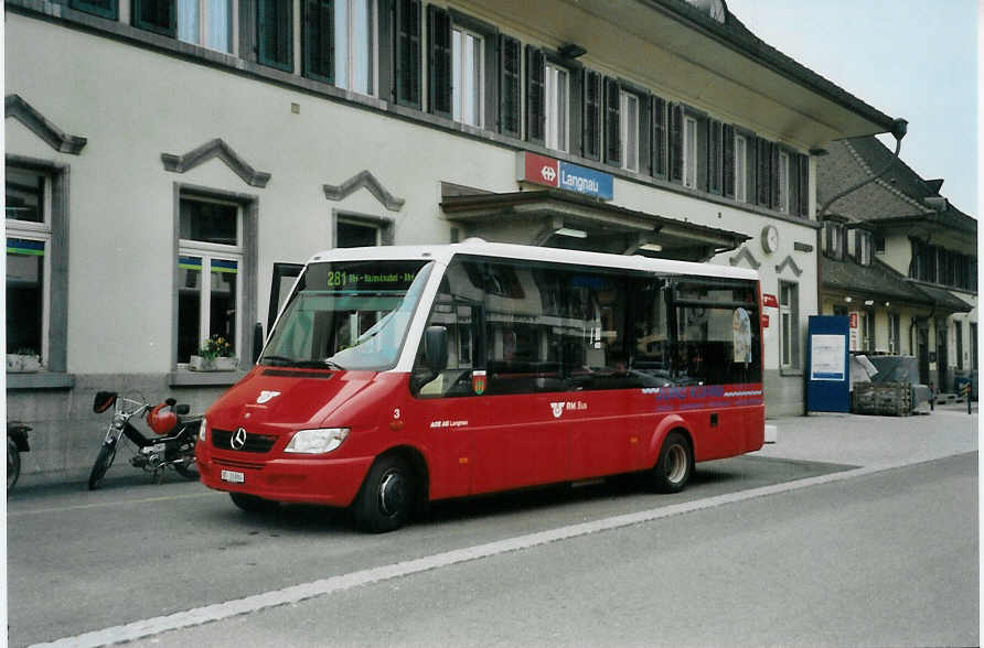 (084'533) - AOE Langnau - Nr. 3/BE 26'884 - Mercedes/Koch am 1. Mai 2006 beim Bahnhof Langnau