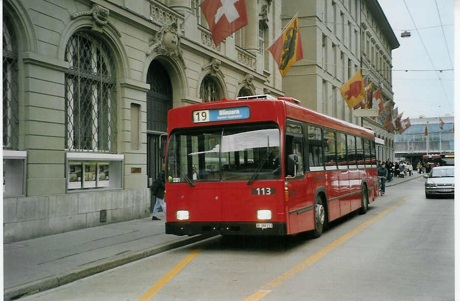 (084'831) - Bernmobil, Bern - Nr. 113/BE 388'113 - Volvo/R&J am 10. Mai 2006 beim Bahnhof Bern