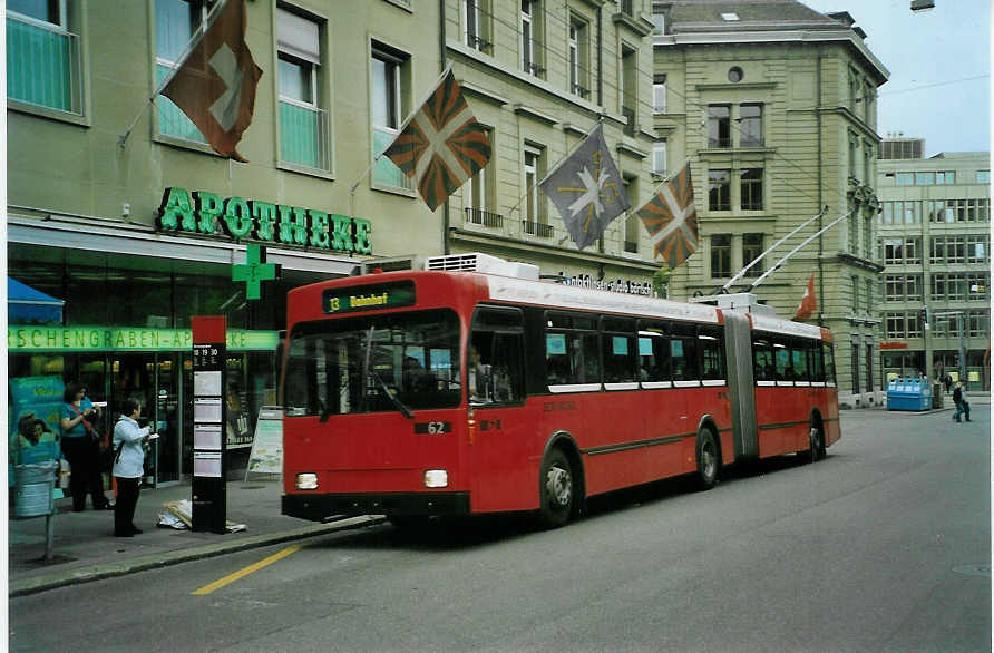 (085'523) - Bernmobil, Bern - Nr. 62 - Volvo/R&J Gelenktrolleybus am 22. Mai 2006 in Bern, Hirschengraben