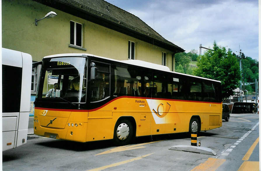 (086'734) - Unternhrer, Romoos - LU 15'097 - Volvo am 18. Juni 2006 beim Bahnhof Wolhusen