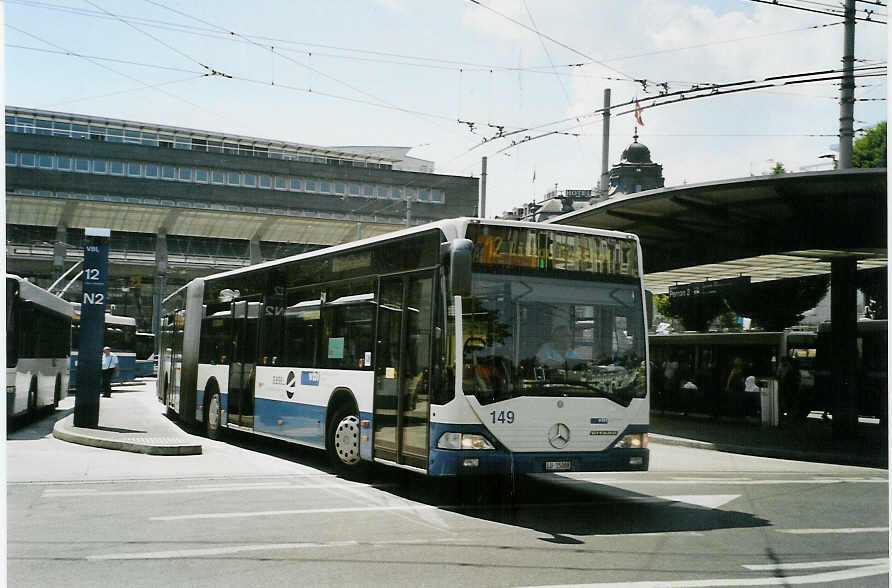 (087'437) - VBL Luzern - Nr. 149/LU 15'088 - Mercedes (ex Heggli, Kriens Nr. 711) am 25. Juli 2006 beim Bahnhof Luzern