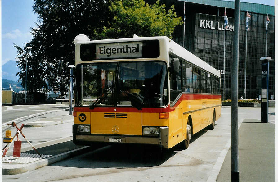 (087'515) - Bucheli, Kriens - Nr. 22/LU 15'544 - Mercedes am 25. Juli 2006 beim Bahnhof Luzern