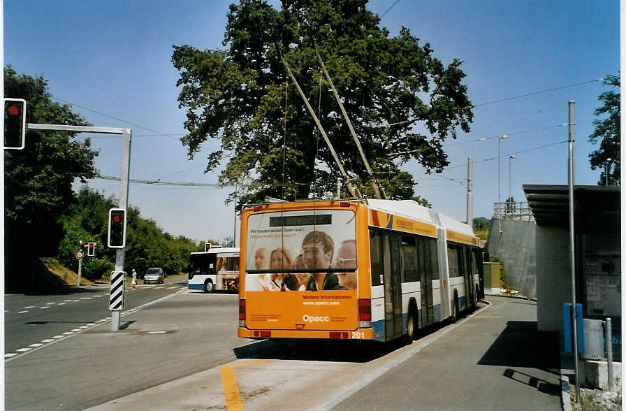 (087'600) - VBL Luzern - Nr. 201 - Hess/Hess Gelenktrolleybus am 25. Juli 2006 in Luzern, Unterlchli