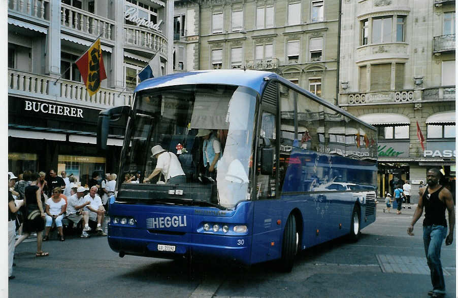 (087'611) - Heggli, Kriens - Nr. 30/LU 15'592 - Neoplan am 25. Juli 2006 in Luzern, Schwanenplatz