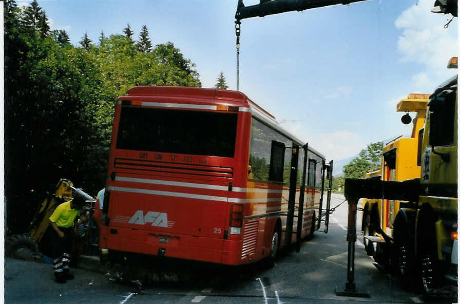 (088'029) - AFA Adelboden - Nr. 25 - Setra (ex Nr. 12) am 27. Juli 2006 in Ried, Gantenbach (Unfall)