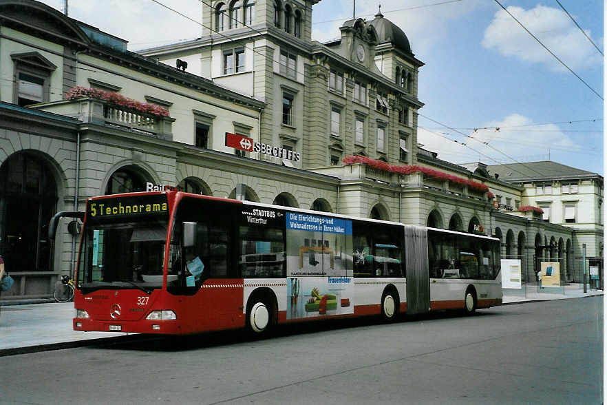 (088'212) - SW Winterthur - Nr. 327/ZH 489'327 - Mercedes am 28. Juli 2006 beim Hauptbahnhof Winterthur