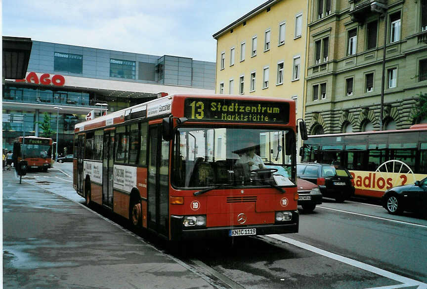 (088'403) - SWK Konstanz - Nr. 19/KN-C 1119 - Mercedes am 31. Juli 2006 beim Bahnhof Konstanz