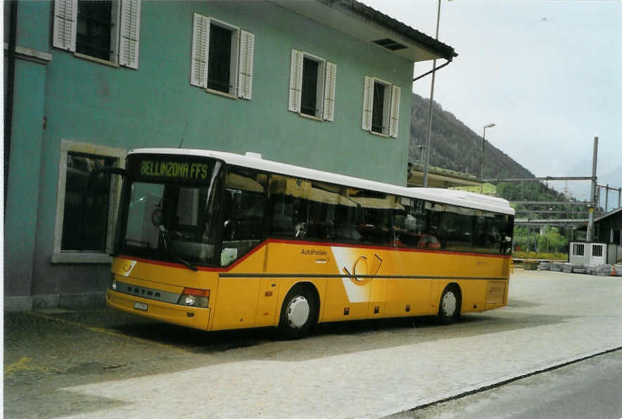 (088'808) - Marchetti, Airolo - Nr. 4/TI 217'891 - Setra am 3. August 2006 beim Bahnhof Airolo