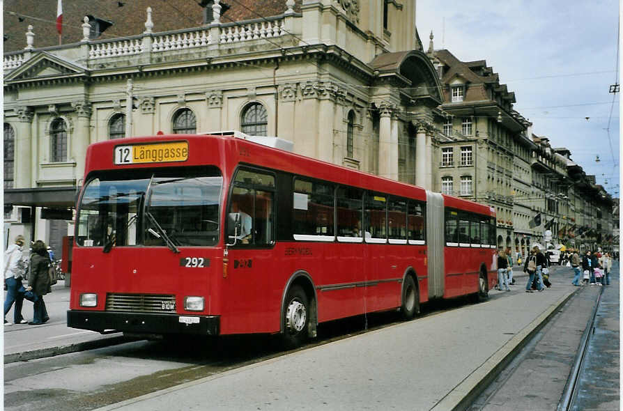 (088'915) - Bernmobil, Bern - Nr. 292/BE 419'292 - Volvo/R&J-Hess-Gangloff am 14. August 2006 beim Bahnhof Bern