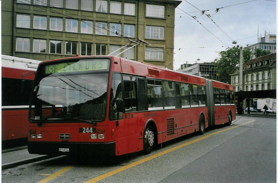 (088'930) - Bernmobil, Bern - Nr. 244/BE 518'244 - Van Hool am 14. August 2006 beim Bahnhof Bern