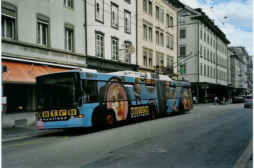 (089'034) - VB Biel - Nr. 81 - NAW/Hess Gelenktrolleybus am 19. August 2006 in Biel, Brunnenplatz