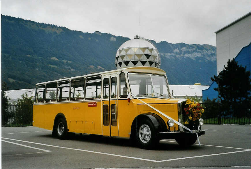 (089'602) - Oldie-Tours Zrisee, Wollerau - Nr. 2/SZ 10'418 - Saurer/R&J (ex Jaggi, Kippel Nr. 4) am 3. September 2006 in Interlaken, Mystery Park