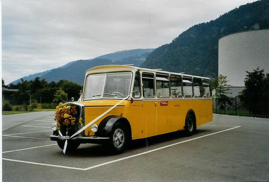 (089'603) - Oldie-Tours Zrisee, Wollerau - Nr. 2/SZ 10'418 - Saurer/R&J (ex Jaggi, Kippel Nr. 4) am 3. September 2006 in Interlaken, Mystery Park