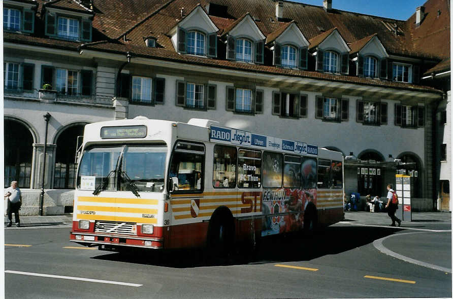 (089'632) - STI Thun - Nr. 36/BE 443'836 - Volvo/R&J (ex SAT Thun Nr. 36) am 4. September 2006 beim Bahnhof Thun
