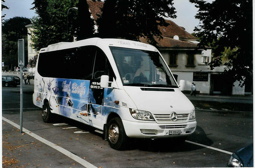 (089'713) - Taxi Etoile, Bulle - FR 300'452 - Mercedes am 10. September 2006 in Murten, Carterminal