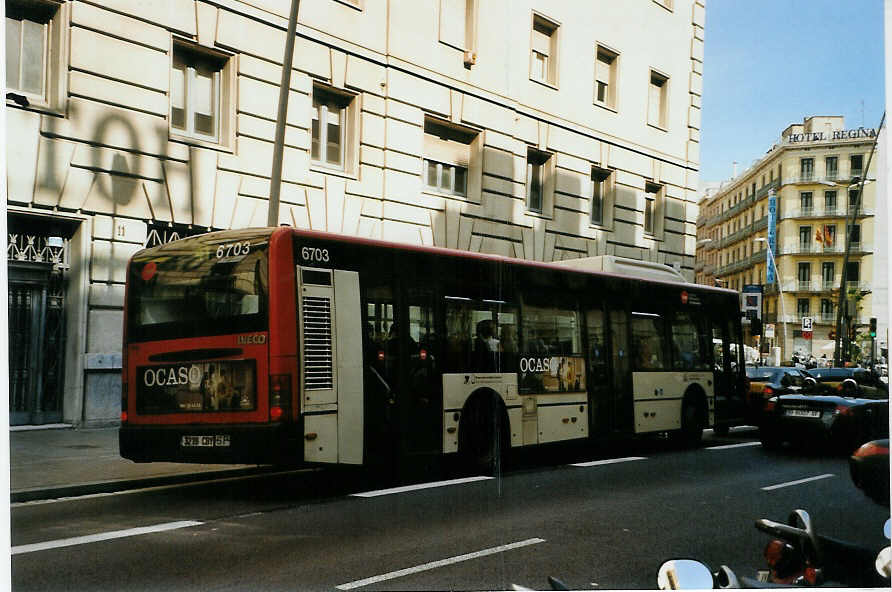 (089'921) - TMB Barcelona - Nr. 6703/3219 CBY - Iveco am 6. Oktober 2006 in Barcelona, Zentrum