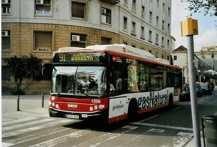 (089'925) - TMB Barcelona - Nr. 1326/6562 BZR - Iveco am 6. Oktober 2006 in Barcelona, Zentrum