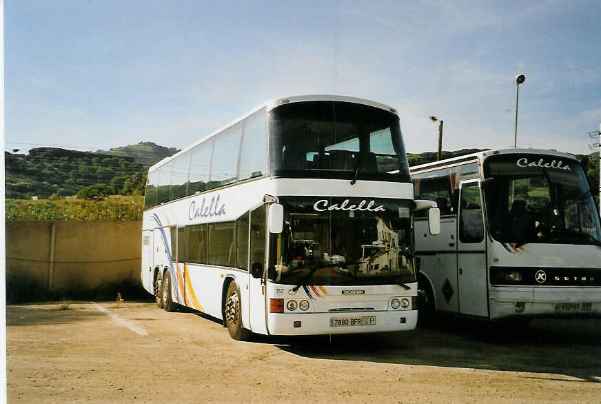 (090'029) - Calella, Calella - Nr. 157/7880 BFR - Scania am 7. Oktober 2006 in Calella, Garage