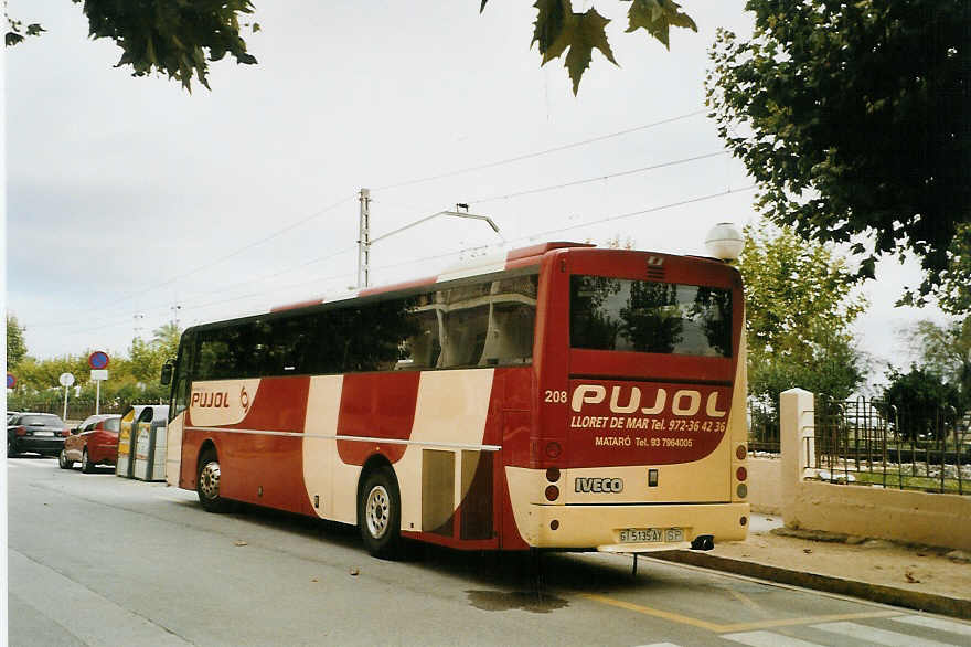 (090'035) - Pujol, Lloret de Mar - Nr. 208/GI 5135 AY - Iveco/Pegaso am 8. Oktober 2006 in Calella, Strand