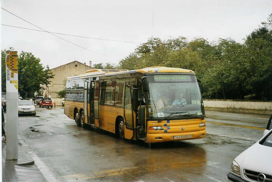 (090'113) - TPC Catalunya - Nr. 275/7349 BVX - Scania/Noge am 9. Oktober 2006 beim Bahnhof Blanes