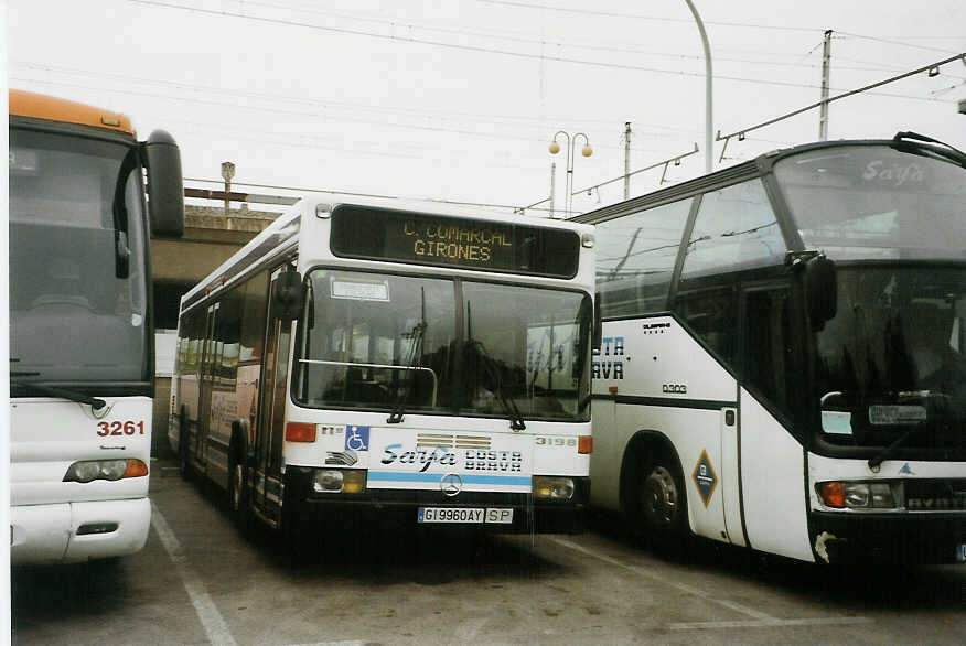 (090'120) - Sarfa, Costa Brava - Nr. 3198/GI 9960 AY - Mercedes am 9. Oktober 2006 beim Bahnhof Girona