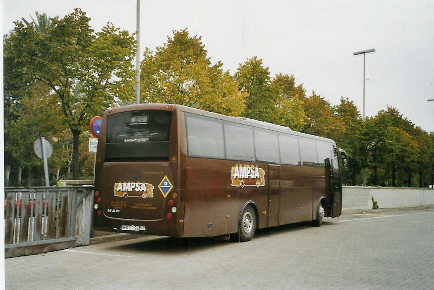 (090'125) - Ampsa, Girona - Nr. 40/GI 6111 BS - MAN/Ugarte am 9. Oktober 2006 beim Bahnhof Girona