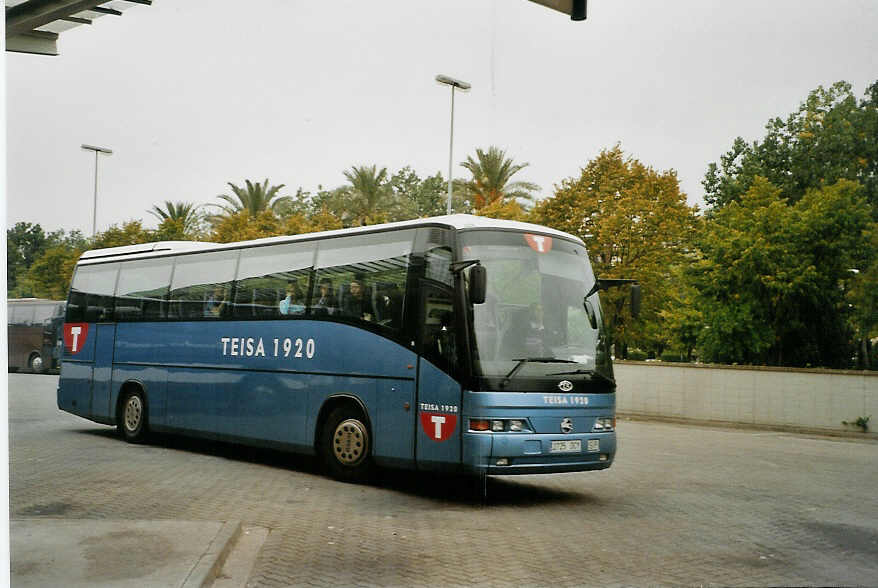 (090'131) - Teisa, Girona - 2725 DCY - Pegaso am 9. Oktober 2006 beim Bahnhof Girona