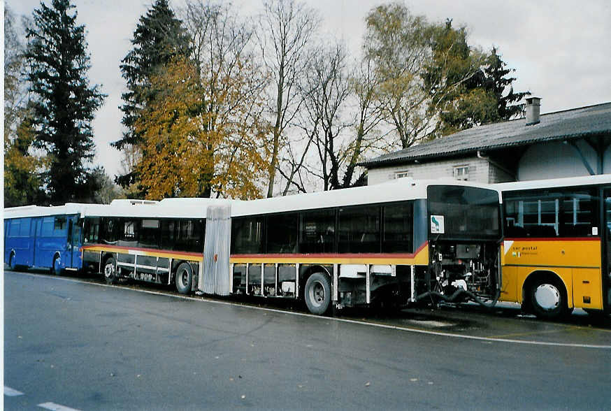 (090'714) - PostAuto Bern-Freiburg-Solothurn - Nr. 613 - Volvo/Hess (ex P 27'733) am 12. November 2006 in Bellach, Hess