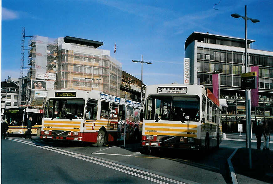 (090'803) - STI Thun - Nr. 36/BE 443'836 + Nr. 34/BE 443'834 - Volvo/R&J (ex SAT Thun Nr. 36 + 34) am 19. November 2006 beim Bahnhof Thun