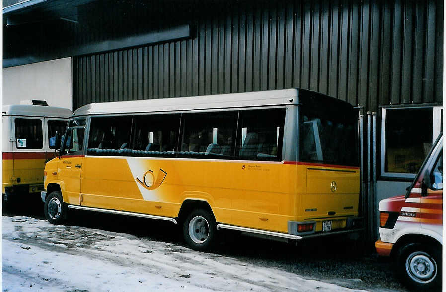 (091'135) - Kbli, Gstaad - BE 21'779 - Mercedes am 31. Dezember 2006 in Gstaad, Garage