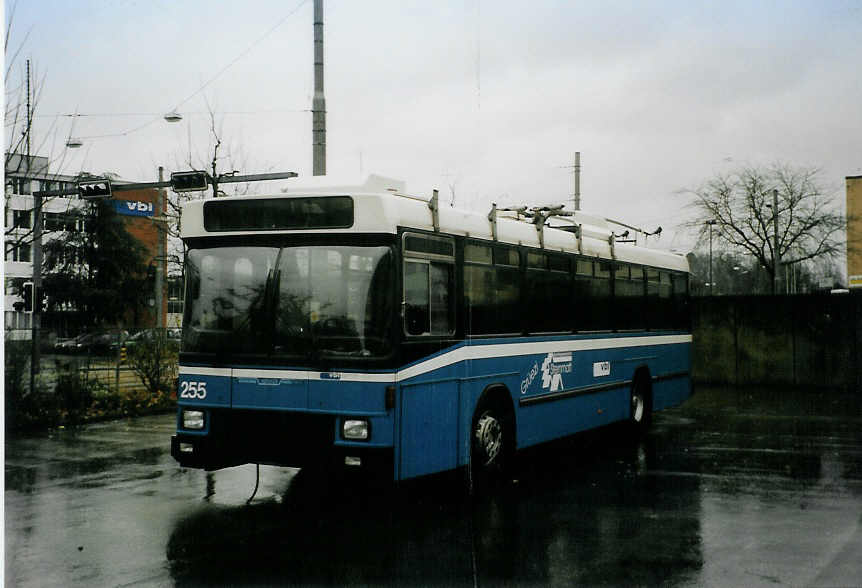 (091'316) - VBL Luzern - Nr. 255 - NAW/R&J-Hess Trolleybus am 1. Januar 2007 in Luzern, Swisscom