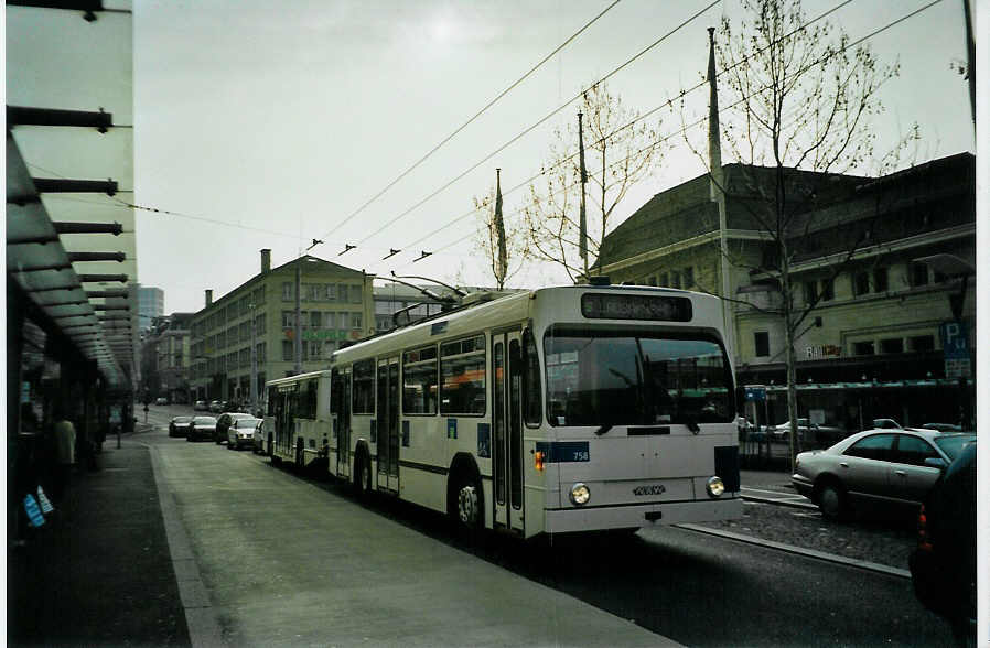 (092'533) - TL Lausanne - Nr. 758 - NAW/Lauber Trolleybus am 17. Mrz 2007 beim Bahnhof Lausanne